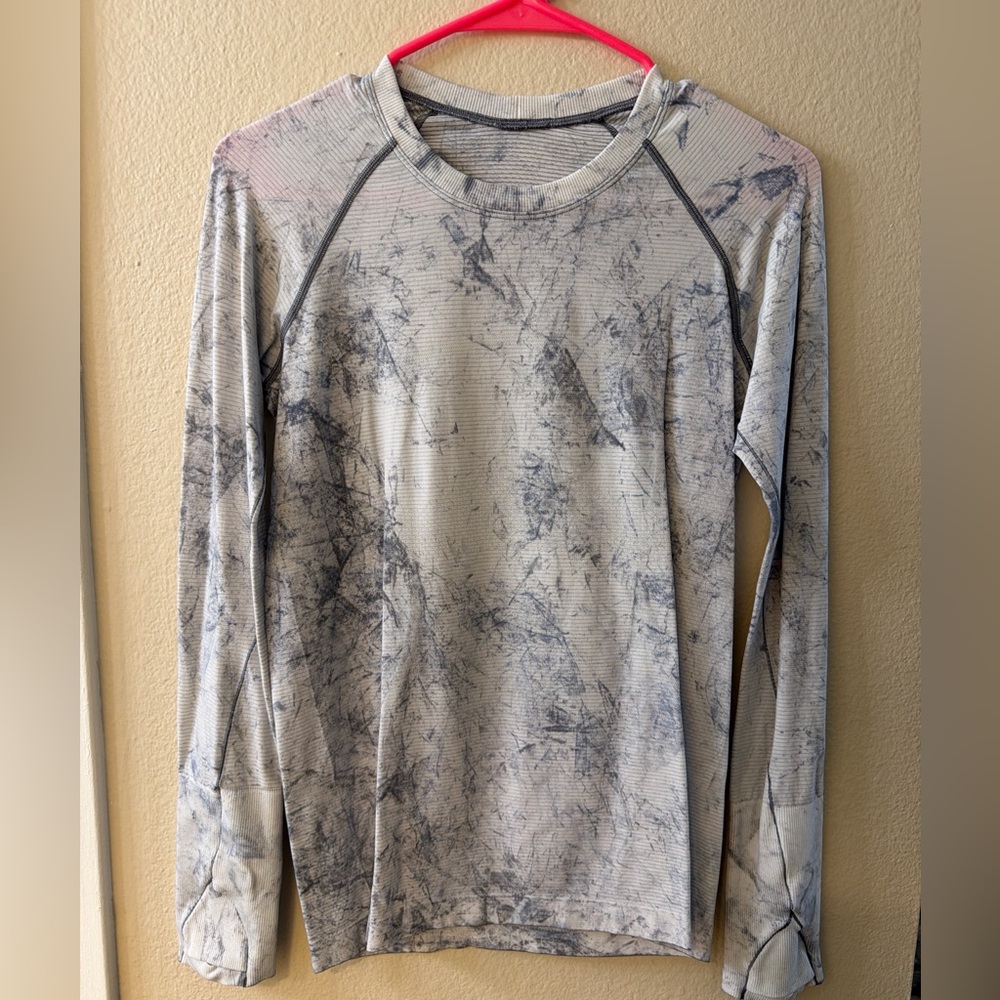 lululemon athletica Long Sleeve Tee in Light Gray Marble Print